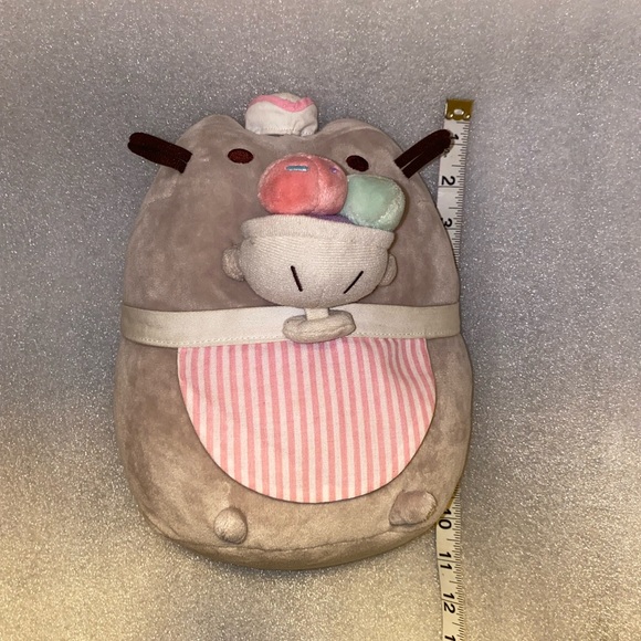 Pusheen ice cream sundae parlor vendor plush Claire’s exclusive - Picture 5 of 9